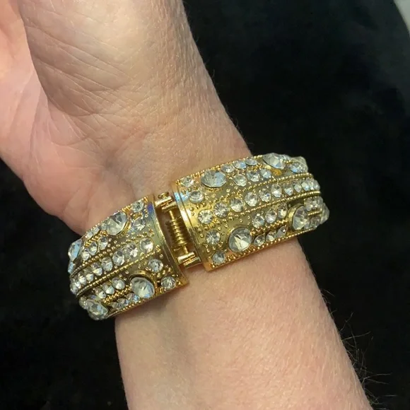 VINTAGE Super Sparkly Gold Cuff Bracelet - Picture 3 of 4